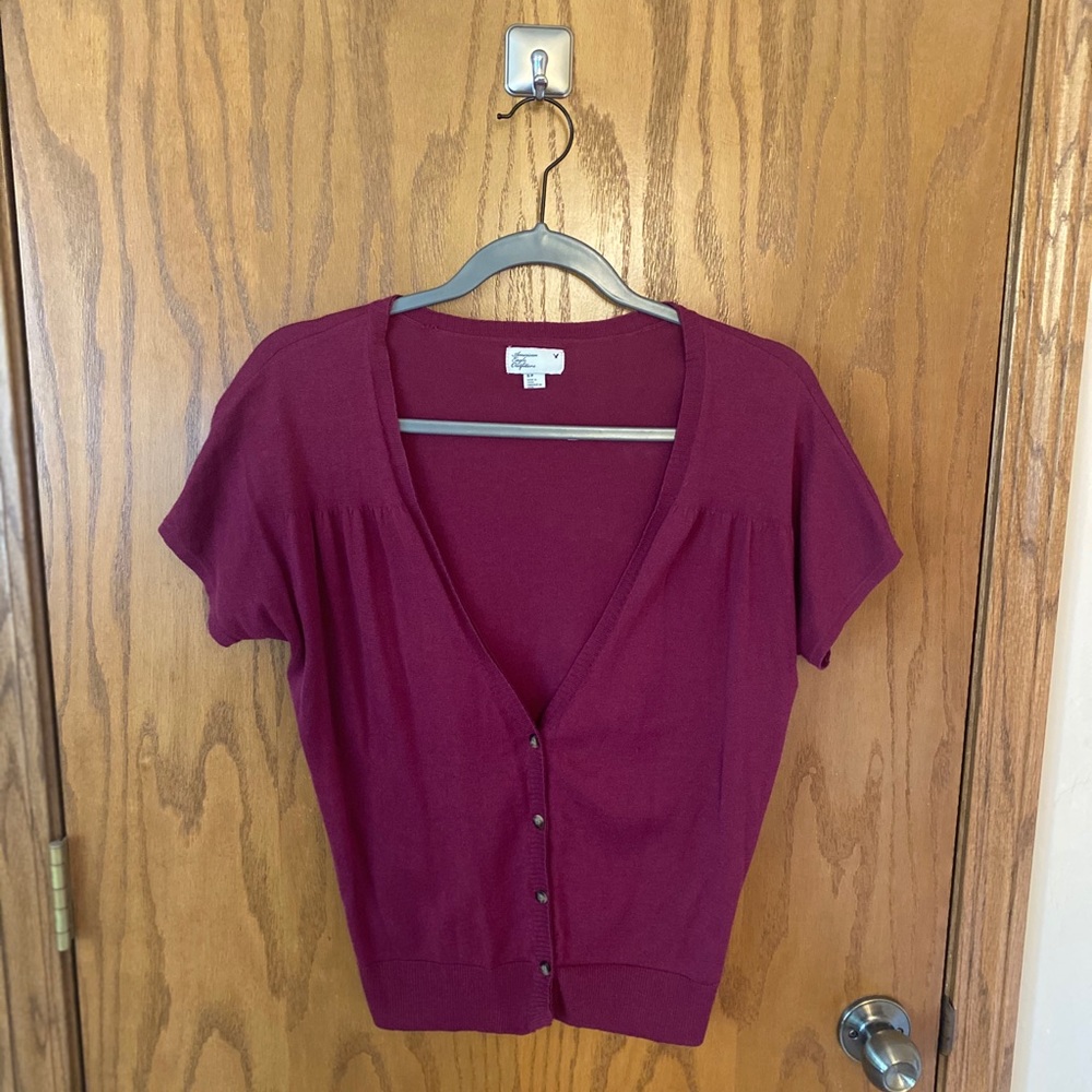 AE 🦅 Maroon Short Sleeve Cardigan